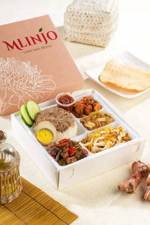 Mlinjo Signature Box Megono Ayam Suwir