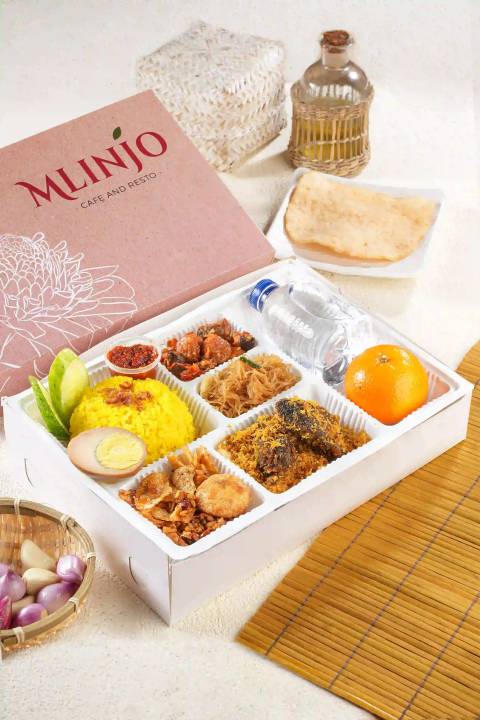 Mlinjo Premium Box Kuning Dendeng 5