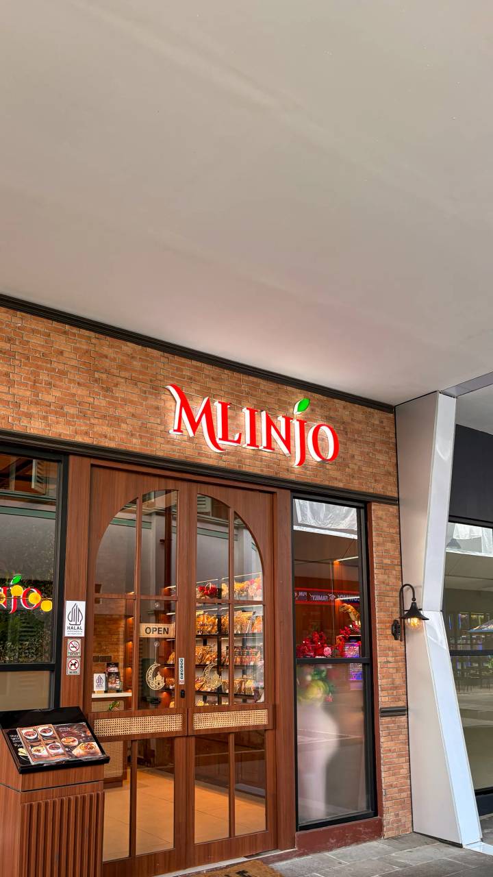 Suasana MLINJO PIK 2