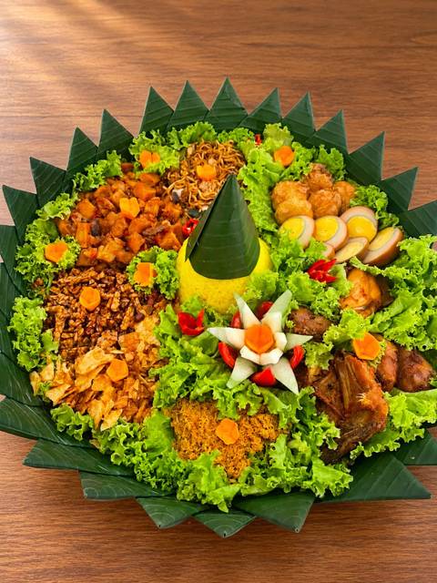 Tumpeng Nasi Kuning fot 5 Pax