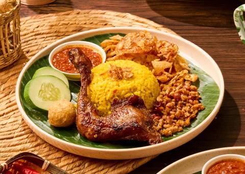 Nasi Kuning Ayam Bakar