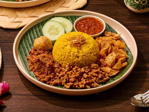 Nasi Kuning Rendang