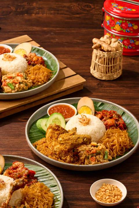 Nasi Megono Rebung Ayam Goreng
